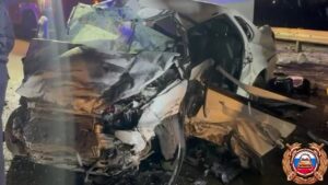 Четыре человека погибли в аварии под Ставрополем, среди них был ребенок. Еще пятеро пострадали.