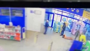 Бизнесмен из Тюмени своровал почти полторы тонны огурцов и 400 кг бананов в гипермаркетах города, чтобы продавать в своё