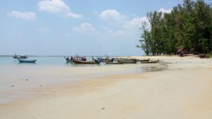 Генконсульство подтвердило гибель россиянки при столкновении катера и траулера