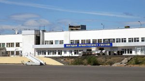 Летевший из Магадана в Москву борт при попытке взлёта поймал сильный поток ветра