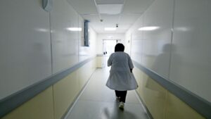 Впавшую в кому в Египте из-за инсульта учительницу доставили в Казань