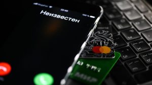 РИА Новости: мошенники звонят в банки от лица своих жертв