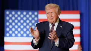 Трамп репостнул сгенерированное фото, на котором он курит кубинскую сигару