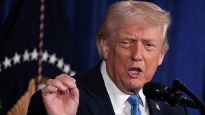 Трамп спародировал кашель Байдена