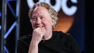 Обвиняемый в изнасиловании актер Тимоти Басфилд сдался властям