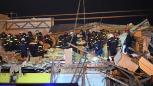 МЧС ввело режим повышенной готовности для спасателей на месте ЧП в Новосибирске