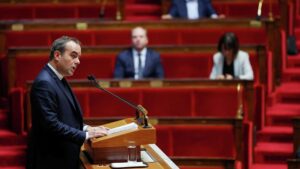 Во Франции депутаты отклонили шестой вотум недоверия правительству Лекорню