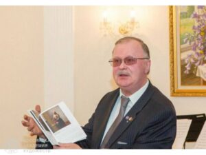 В Подмосковье ограбили коллекцию картин академика Карцева на 32 миллиона рублей. Все 104 полотна уже вернули владельцу.