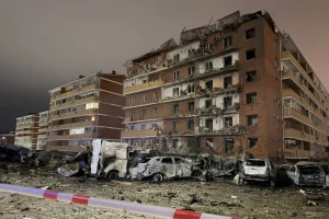 Последствия атаки беспилотника ВСУ на жилую многоэтажку в Адыгее сняли на фото