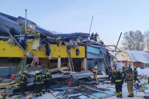 Под завалами могут находиться люди: Что известно об обрушении здания ТЦ в Новосибирске