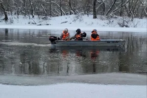 В Брянске продолжают искать детей, провалившихся под лед