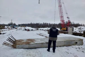 При строительстве моста в Вологде погиб рабочий