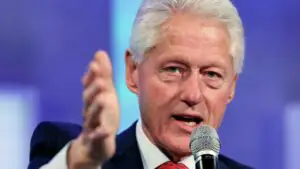 Билл Клинтон, комментируя дело Эпштейна, назвал себя жертвой домашнего насилия