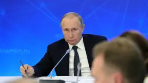 Путин: по малым историческим населенным пунктам пройдет отдельное совещание