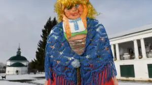 РИА Новости: россиянам за сжигание чучела на Масленицу во дворе грозит штраф