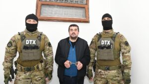 РИА Новости: суд в Баку приговорил к пожизненному сроку Арутюняна и Мнацаканяна