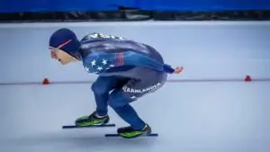 Американский конькобежец Штольц с рекордом выиграл 500-метровку на ОИ