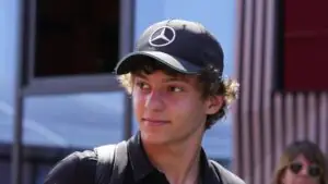 Гонщик «Формулы-1» Антонелли попал в аварию в Сан-Марино