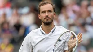 Медведев проиграл Умберу и выбыл в первом туре турнира в Роттердаме