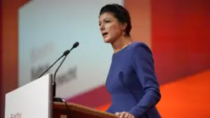 Вагенкнехт призвала власти Германии покончить с вассальным подчинением США