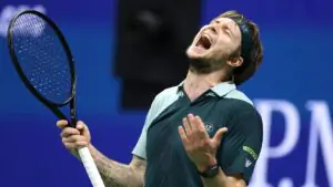 Матч Бублика против Штруффа в Роттердаме прервали из-за упавшего болельщика