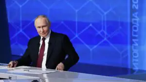 Путин предложил обсудить рейтинг регионов-лидеров по поддержке молодежи и семей