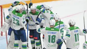 «Салават Юлаев» без Кузнецова по буллитам обыграл «Трактор» в матче КХЛ