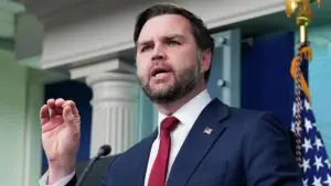 Вэнс: США вряд ли могут быть втянуты в затяжную войну на Ближнем Востоке