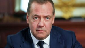 Медведев назвал достижения Михалкова серьезным вкладом в отечественную культуру