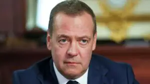 Медведев: в Россию пустят только те компании, которые не будут мешать