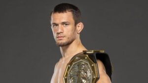 Усман Нурмагомедов победил британца Дэвиса и защитил титул чемпиона PFL