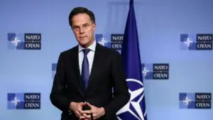 Рютте поддержал идею Макрона о возобновлении контактов с Москвой