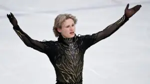 Фанаты Малинина организовали акцию в его поддержку на фоне неудачи на Олимпиаде