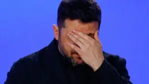 Депутат Судзуки заявил, что Зеленский выглядит жалко