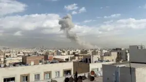 Магазины в Тегеране работают в обычном режиме после удара Израиля