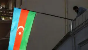 РИА Новости: 131 россиянина эвакуировали из Ирана через границу Азербайджана