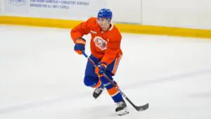 Романов из «Айлендерс» вернулся к тренировкам на льду после операции на плече