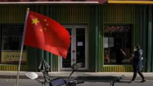 Ван И назвал удары по Ирану и убийство лидера суверенной страны неприемлемыми