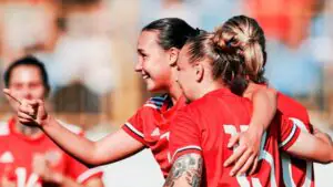 Женская сборная России по футболу вернулась после товарищеских матчей в ОАЭ