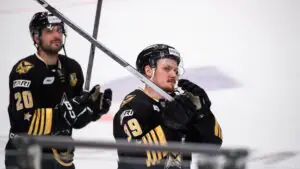 «Адмирал» проиграл «Трактору» и завершил сезон КХЛ на последнем месте на Востоке