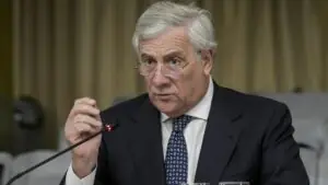 Глава МИД Италии Таяни ошибся в дате начала операции США в Иране