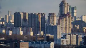 Бирюков: в Москве заменили системы электроснабжения в 400 домах в 2025 году