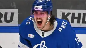 Тренер «Металлурга» Разин назвал канадского хоккеиста «Динамо» Комтуа курицей