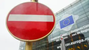 Совет ЕС продлил на год санкции против Ирана за якобы нарушения прав человека