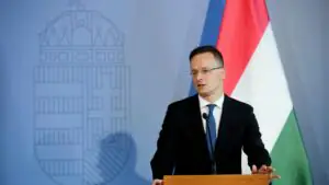 Сийярто: венгерская оппозиция стала союзником Зеленского в нефтяной блокаде