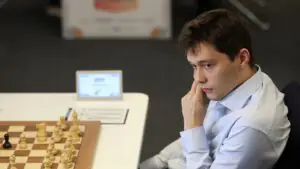 Есипенко проиграл узбекистанцу Синдарову на старте турнира претендентов