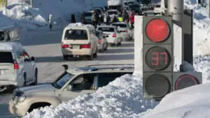 В Петропавловске-Камчатском на трассу федерального значения сошла лавина