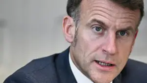 Макрон созвал заседание совета обороны и нацбезопасности Франции по Ирану