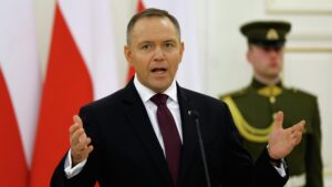 Fakt: президент Польши Навроцкий травмировал палец во время награждения в США