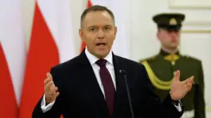 Fakt: президент Польши Навроцкий травмировал палец во время награждения в США